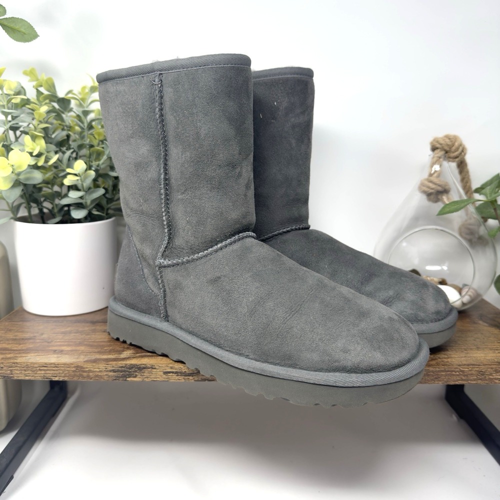 UGG Women's Classic Short II Women's Boots Size 7 Gray Mid-Calf Boots 1016223